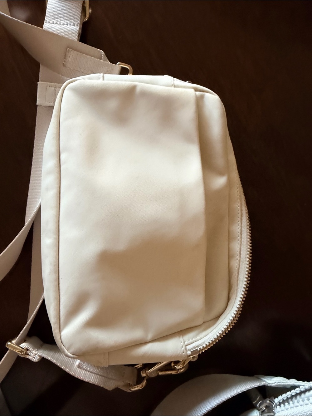 2L Lululemon Cream Crossbody Bag with Gold Logo - Picture 3 of 4